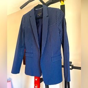 Banana Republic Blazer. Never worn/no tags. Just been sitting in closet. Size 14